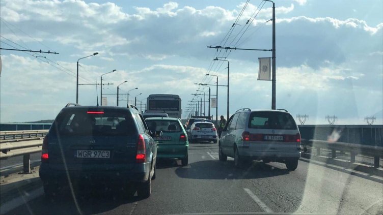 Километрично задръстване на Аспаруховия мост заради катастрофа