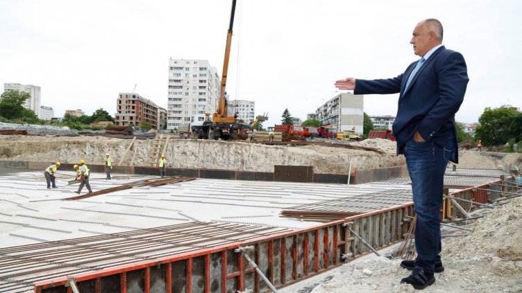 Бойко Борисов инспектира строежа на зала „Арена Бургас“ (СНИМКИ)