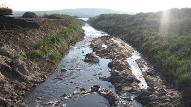 Има изпускане на отпадъчни води в дере "Налбанка" в ЗПЗ във Варна