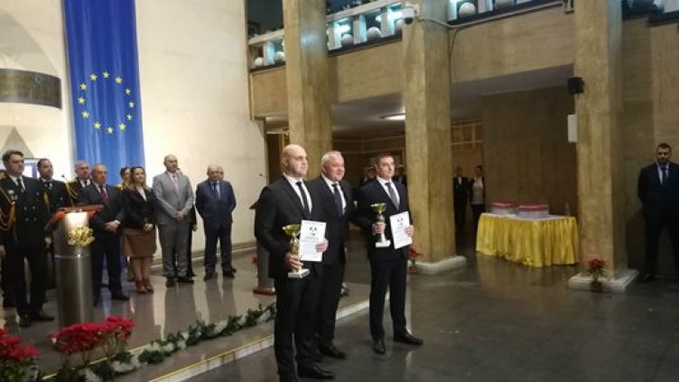 Двама, разкрили банда за търговия с трюфели, станаха "полицаи на годината"