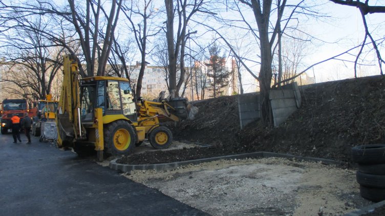 По рехабилитацията на ул. „Разлог“ беше извършена реконструкция и усилване на уличната настилка