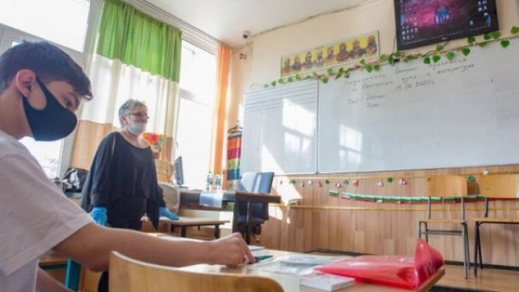 Учители си докарват стабилни пенсии