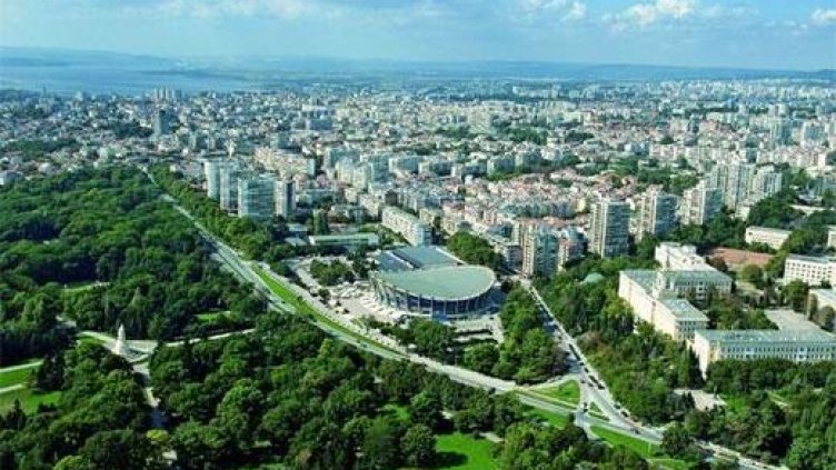 Сривът на приходи от нощувки във Варна продължава