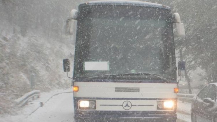 Автобуси с българи са заклещени от снега в Букурещ