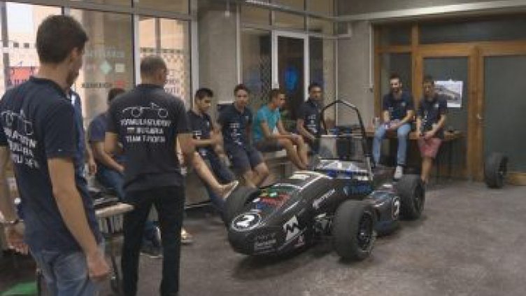 Студенти от Техническия университет в София създадоха първия български болид