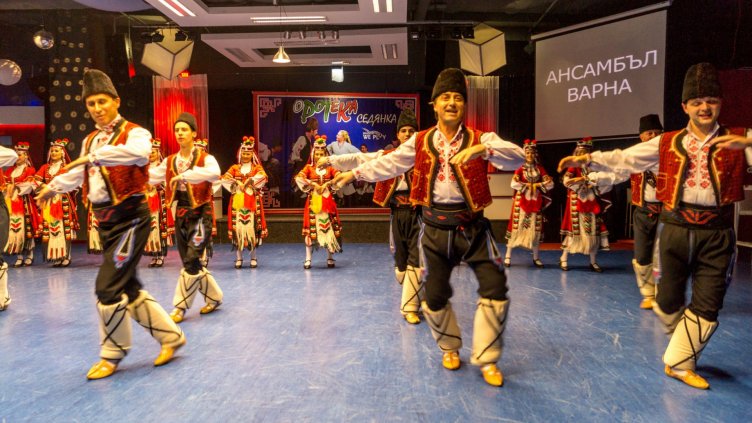 Ансамбъл „Варна“ представи града в петата Фолклорна танцова панорама