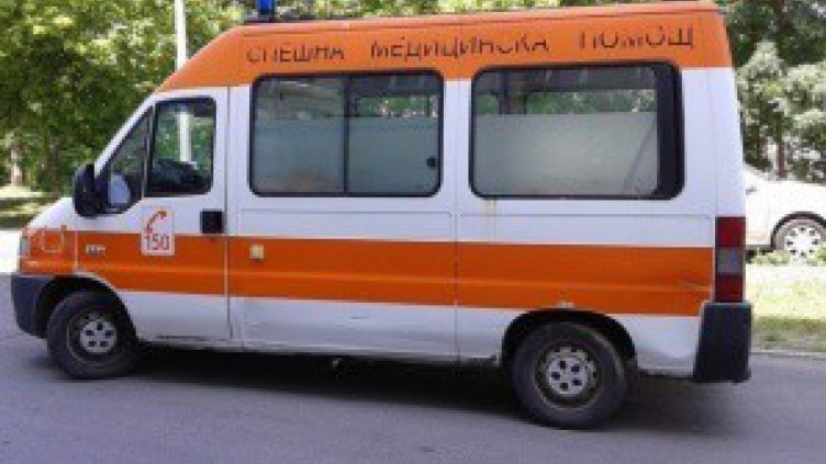Прегазиха жена пред спешния център в Симитли