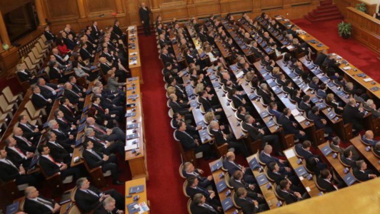 Никой не подкрепя ДПС за вота на недоверие
