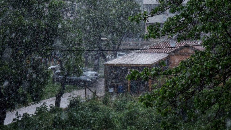 Облачно, с превалявания по Черноморието днес