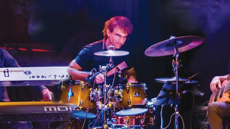 Авторски джаз представя трио PlaYIS на „Варненско лято“