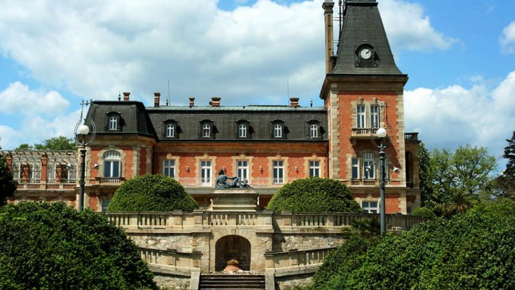 Реститути налазиха „Евксиноград“