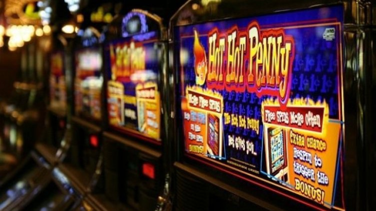 Наказаха с пробация мъж, счупил игрален автомат в казино във Владиславово