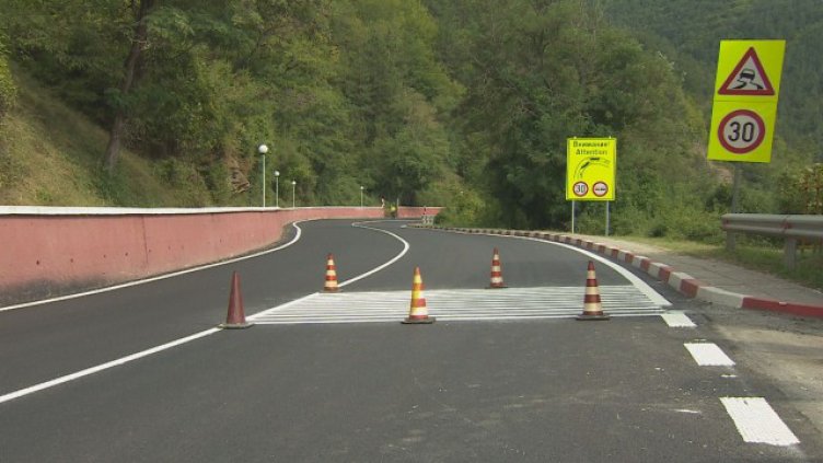 Пътят край Своге е с нова маркировка и асфалт, но остава опасен