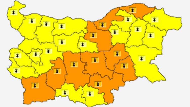 Обявиха оранжев код за опасни жеги в 10 области