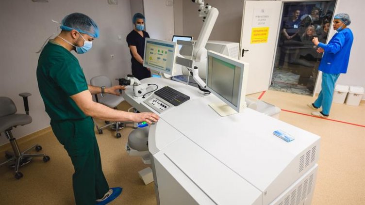 Очната болница във Варна се сдоби с два нови лазера