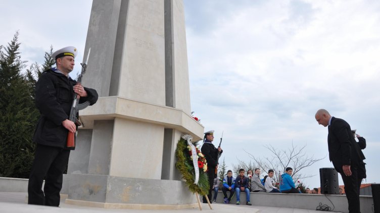 И Владиславово почете героите на 3 март (СНИМКИ)