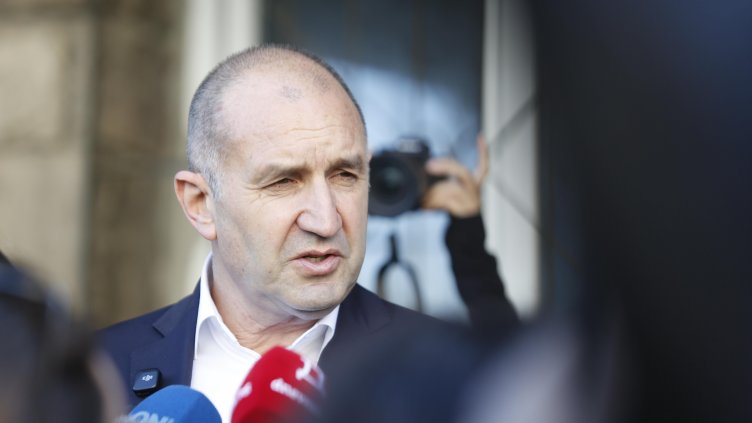 Радев след победата: Моята социология бяха пълните зали и площади