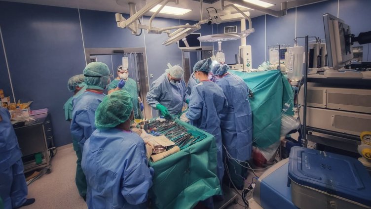 Оперираха нападнатия в Охрид българин