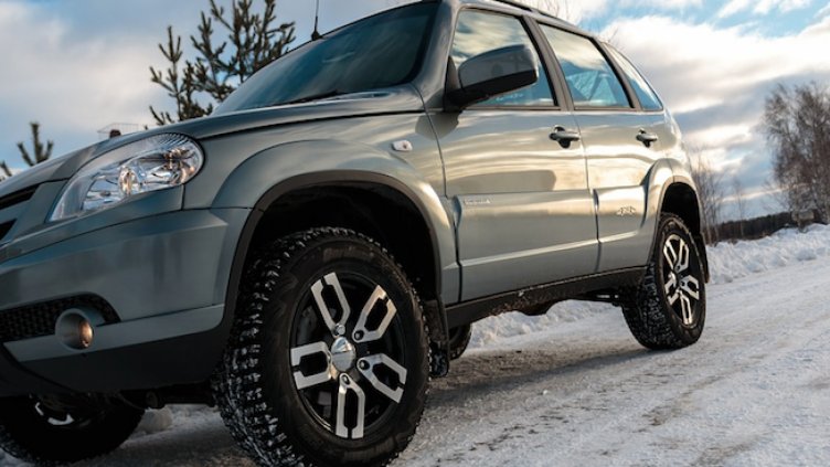 Как да шофираме при заледен път?