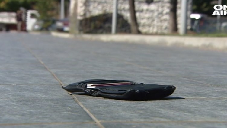 Възрастен мъж пътува дни наред, за да върне изгубен портфейл