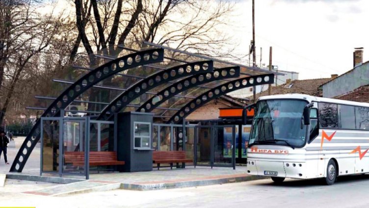 Нова автобусна спирка поставиха в центъра на Белослав
