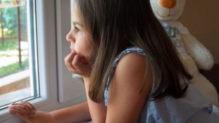 Днес във Варна се провежда благотворителен базар за малката Ралица