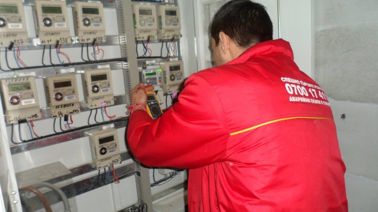 Семейство от Варна получи двойна сметка за ток, докато е в чужбина