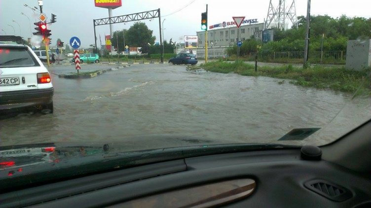 Спокойно! Дъждът намалява от полунощ