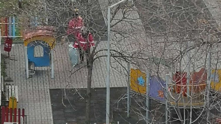 Община Варна се похвали, че е почистила една детска площадка