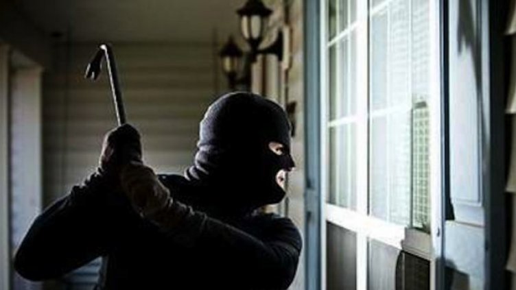  Разкриха кражба на компютър и тонколони край Варна
