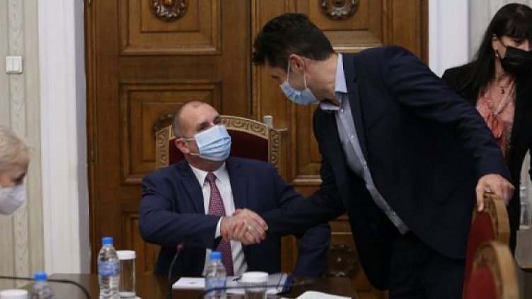 КС единодушно: Румен Радев е нарушил конституцията за Кирил Петков