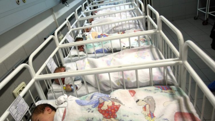 Родиха се 19 бебета от общинското инвитро във Варна