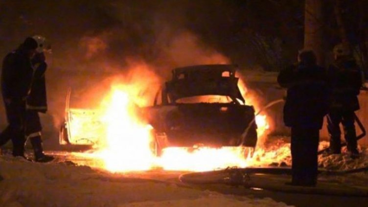 “БМВ” и „Опел” изгоряха в центъра на Варна