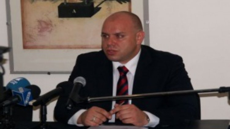 Андрей Василев: Не е нормално да даваме 15 евро на квадрат за гробищна земя