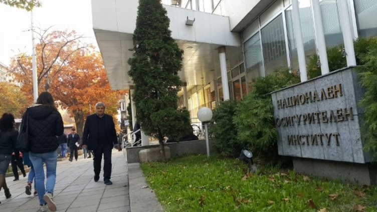 Желаещите да се осигуряват за втора пенсия в НОИ намаляват