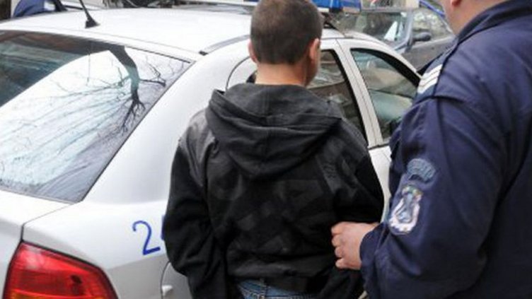 Задържаха още един младеж, за мейлите с бомбени заплахи до училища