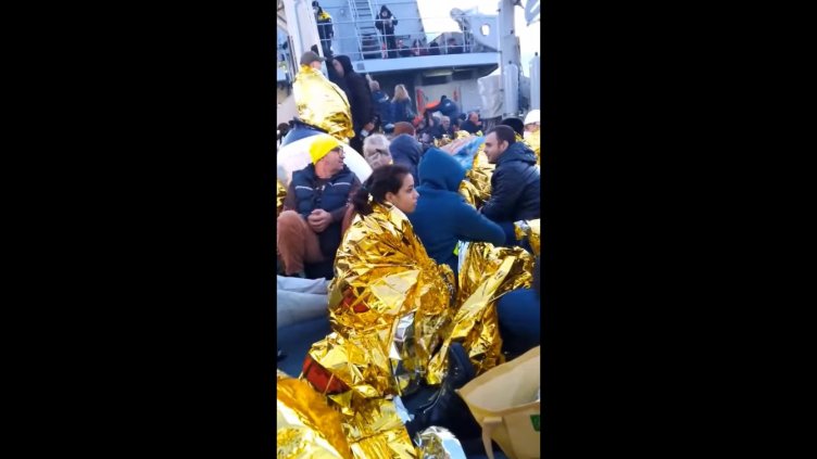 Ад в Йонийско море: Ферибот, пълен с българи, се запали (ВИДЕО)