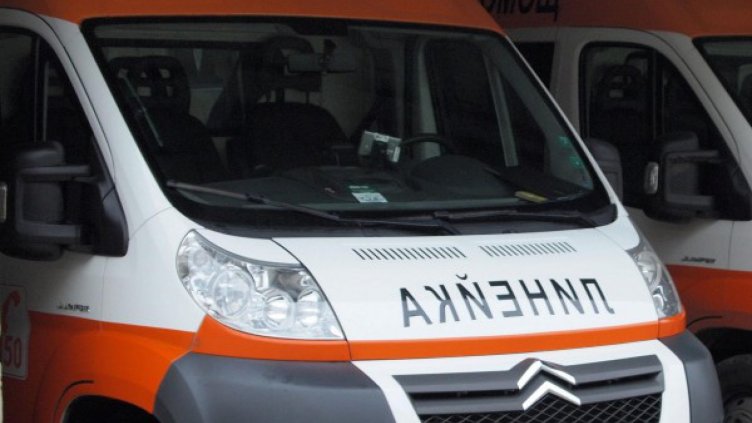 Момиче е в болница в Бургас след побой от съученичка