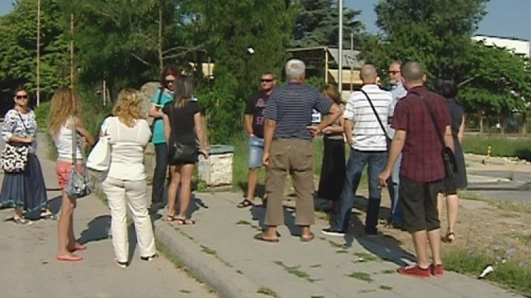 Двайсет души протестираха срещу евакуацията в Аспарухово (ВИДЕО)