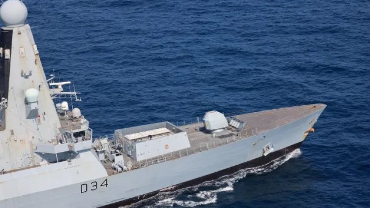  САЩ и Обединеното кралство отблъснаха масирани атаки на йеменските хути в Червено море