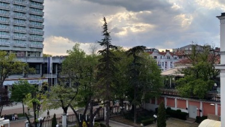 На морето: Идва студ и дъжд