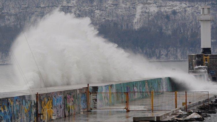 Жълт код за силен вятър във Варна утре
