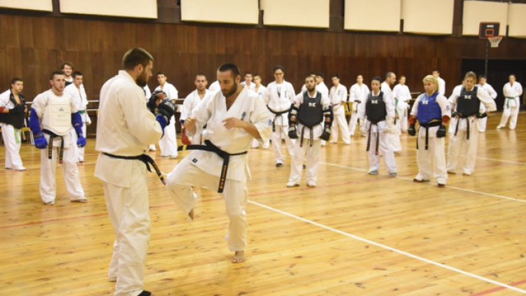 Сенсей Захари Дамянов доволен от лагера на националите по киокушин във Варна (ВИДЕО+СНИМКИ)