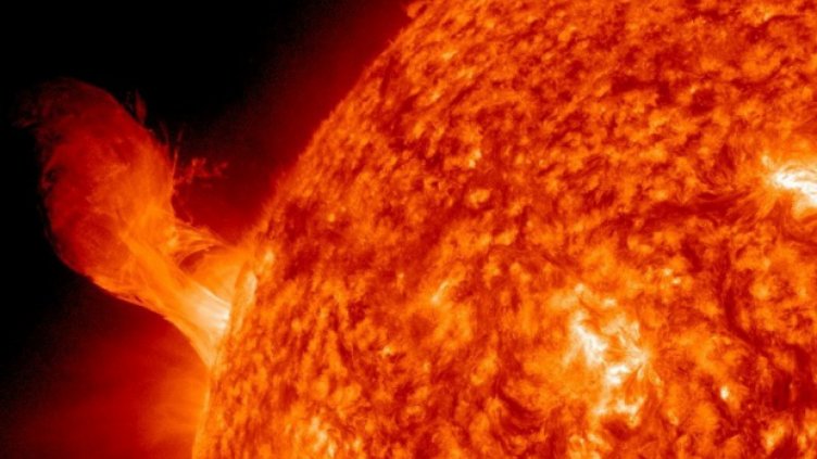 Учени прогнозират смъртоносно слънчево изригване