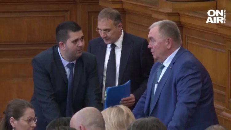 Депутати с по-ниски заплати: Станаха ли по-бедни, а и по-щедри?