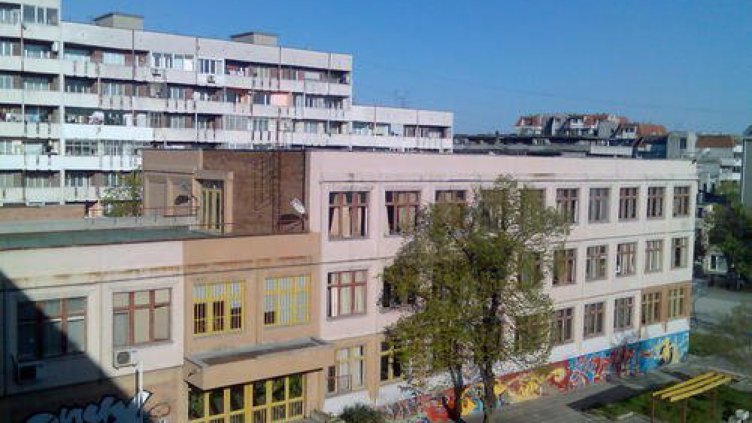 Млада поетеса представя  първата си стихосбирка