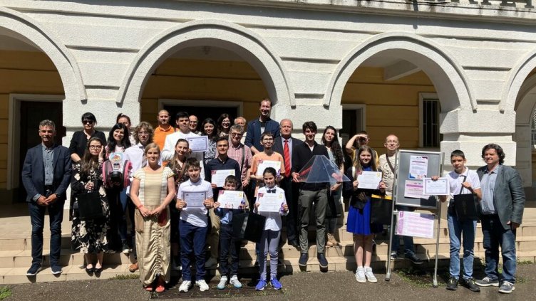 Варненски ученик бе отличен на фестивал за творчество и иновации