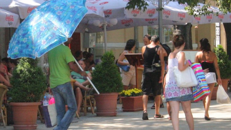 18 области на страната с жълт код