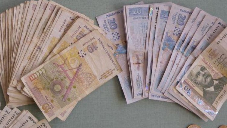 Измамиха възрастна жена от Сливен с 3000 лв.