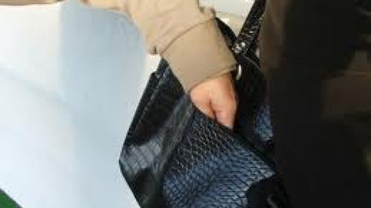 Полицията съветва: Пазете си чантите, крадците не спят